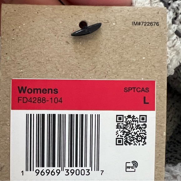 Nike Cream and Black Wide Leg Pants - Picture 7 of 9